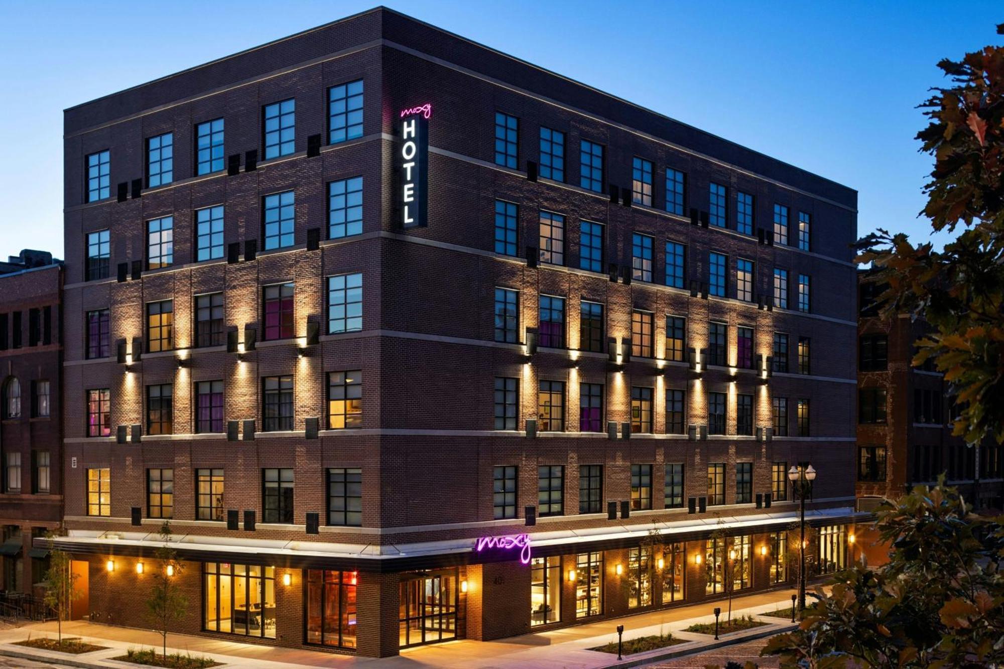 Moxy Omaha Downtown Hotel Exterior photo