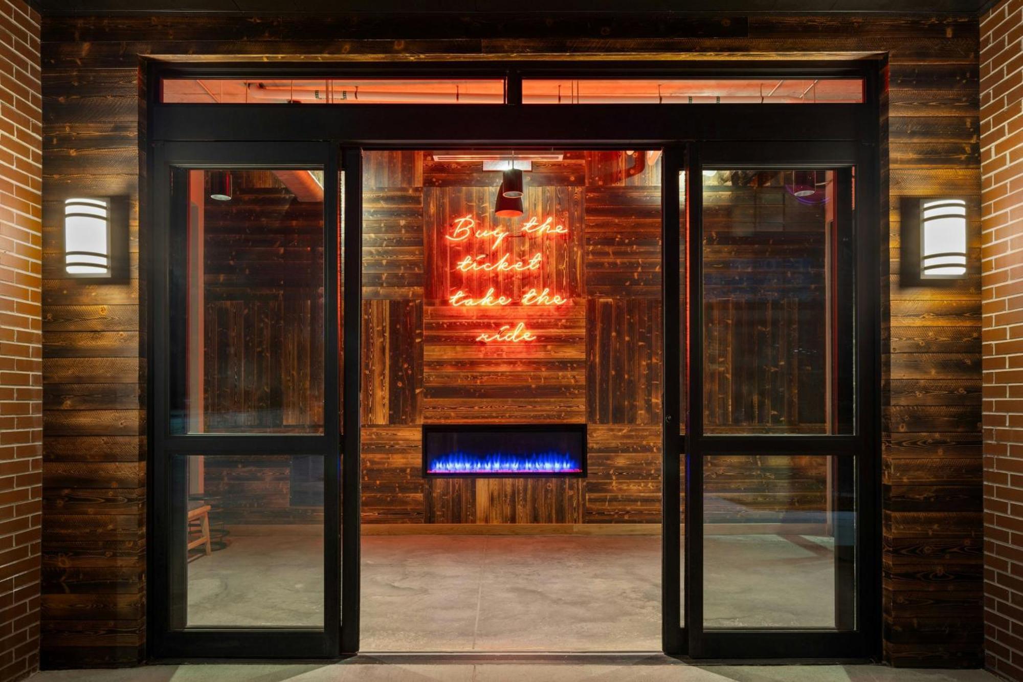 Moxy Omaha Downtown Hotel Exterior photo